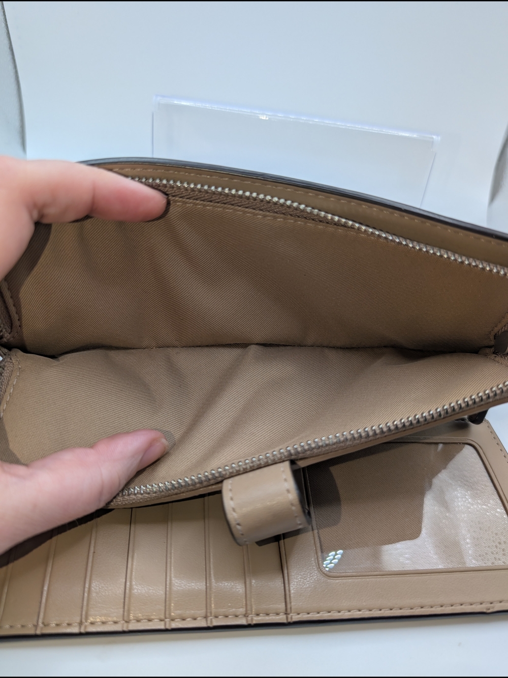 Coach Essiential Slim Leather Wallet - Picture 4 of 9